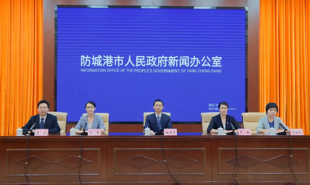 发布会现场.webp