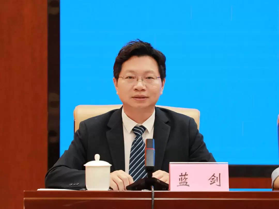市委宣传部常务副部长  蓝剑:.webp