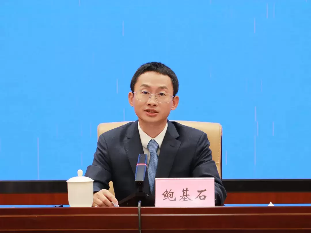 市政府副秘书长、市政府新闻发言人  鲍基石:.webp