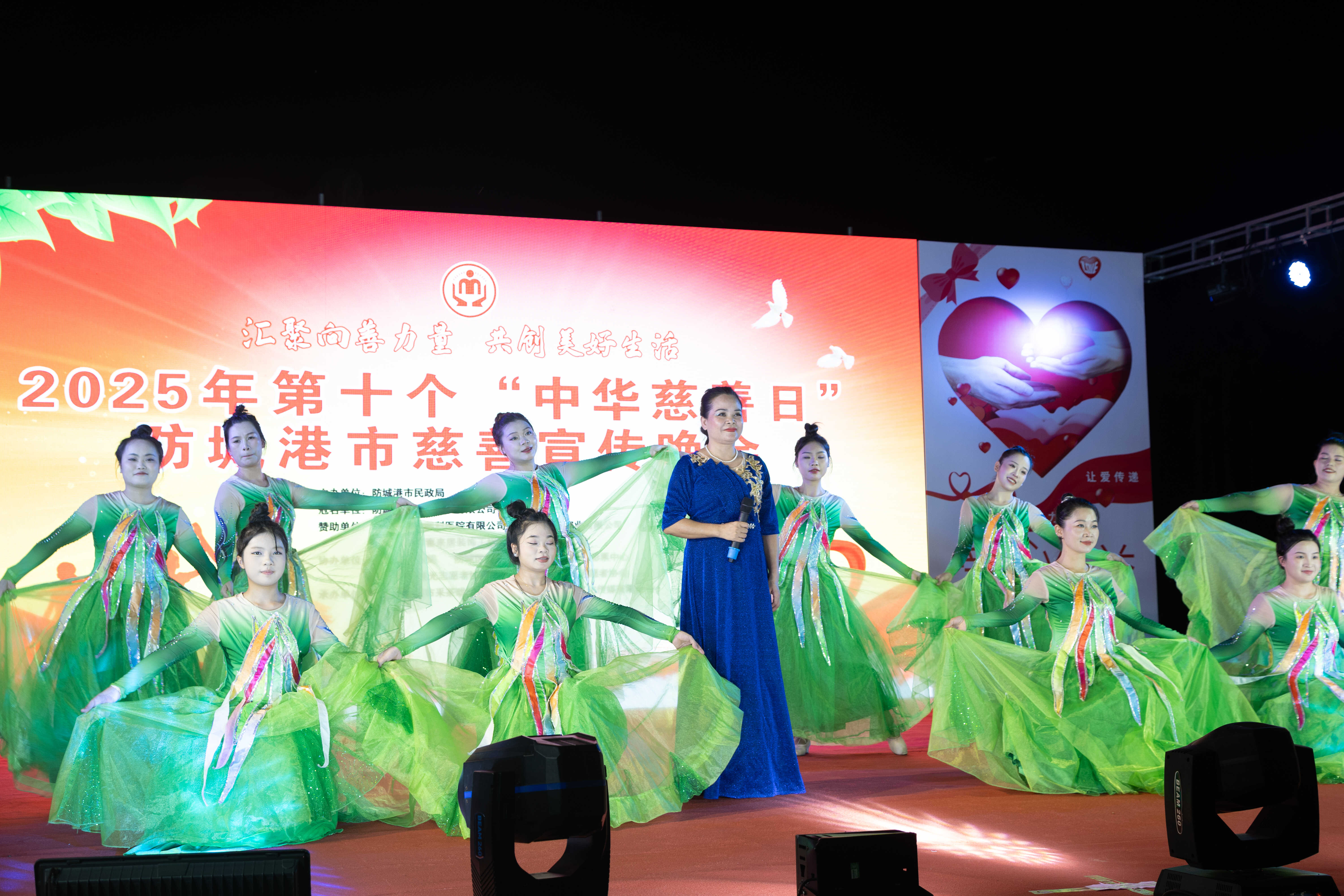 晚会表演者表演节目.jpg