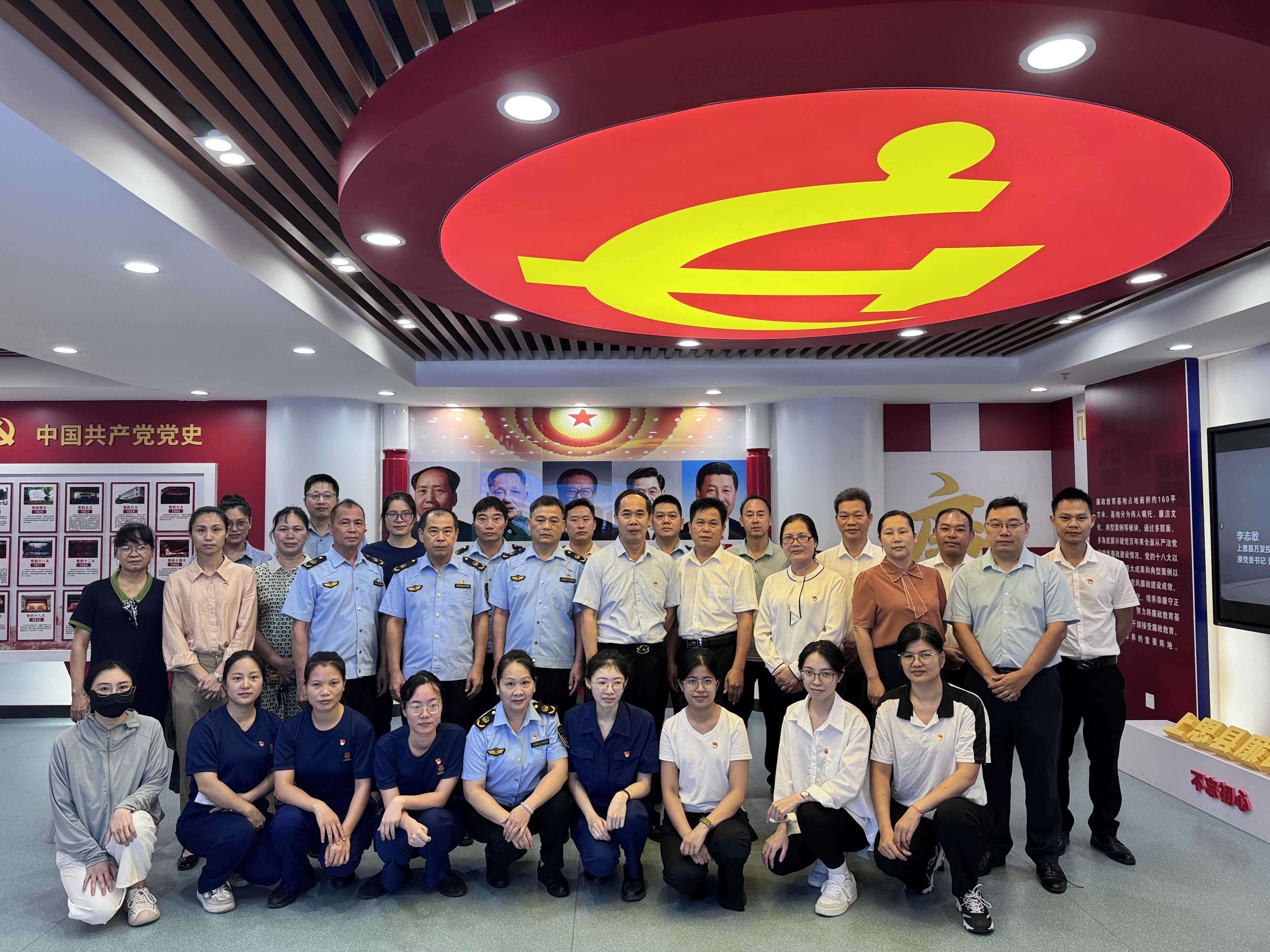 参观廉政教育基地.jpg