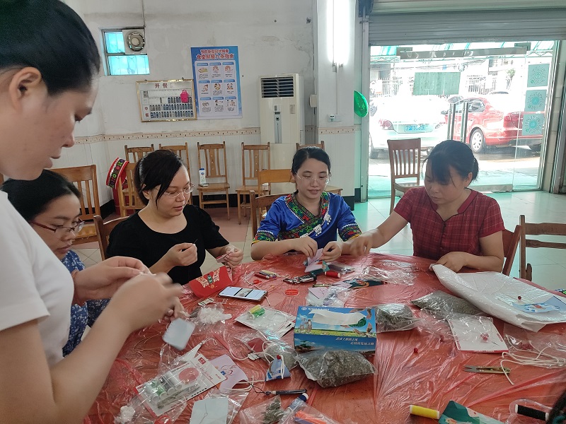图5 制作香包.jpg