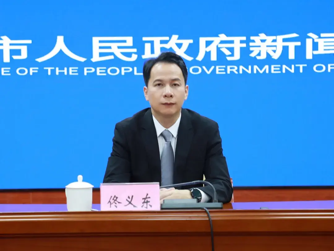 市人民政府副市长 佟义东.webp