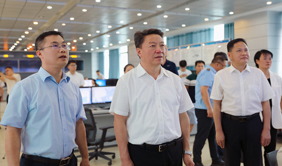 邱明宏到防城港市气象局推进台风“韦帕”防御工作.jpg