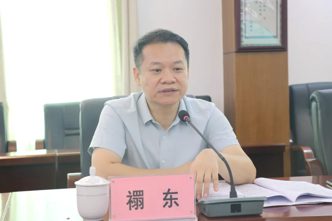 防城港市人民政府副市长禤东率队到防城港市市场监督管理局开展调研