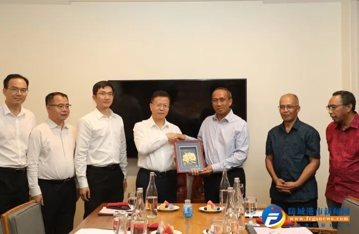 谭丕创在马来西亚彭亨州关丹市考察并座谈